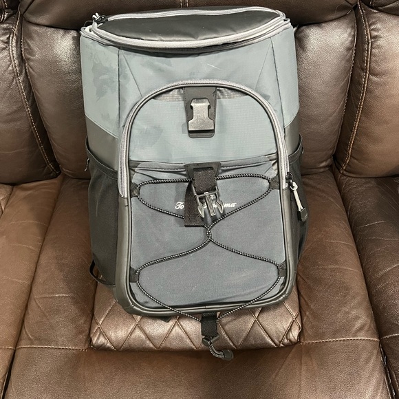 Tommy Bahama 24 Can Backpack Cooler Gray/Black